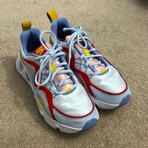 Nike Ryz 365 2 sneakers in white/track red